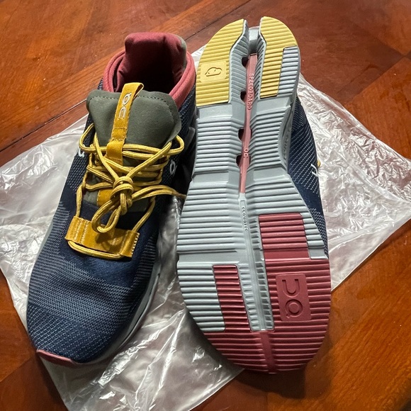 On Clouds size 11.  Brand new never worn. Multicolor - Picture 2 of 5